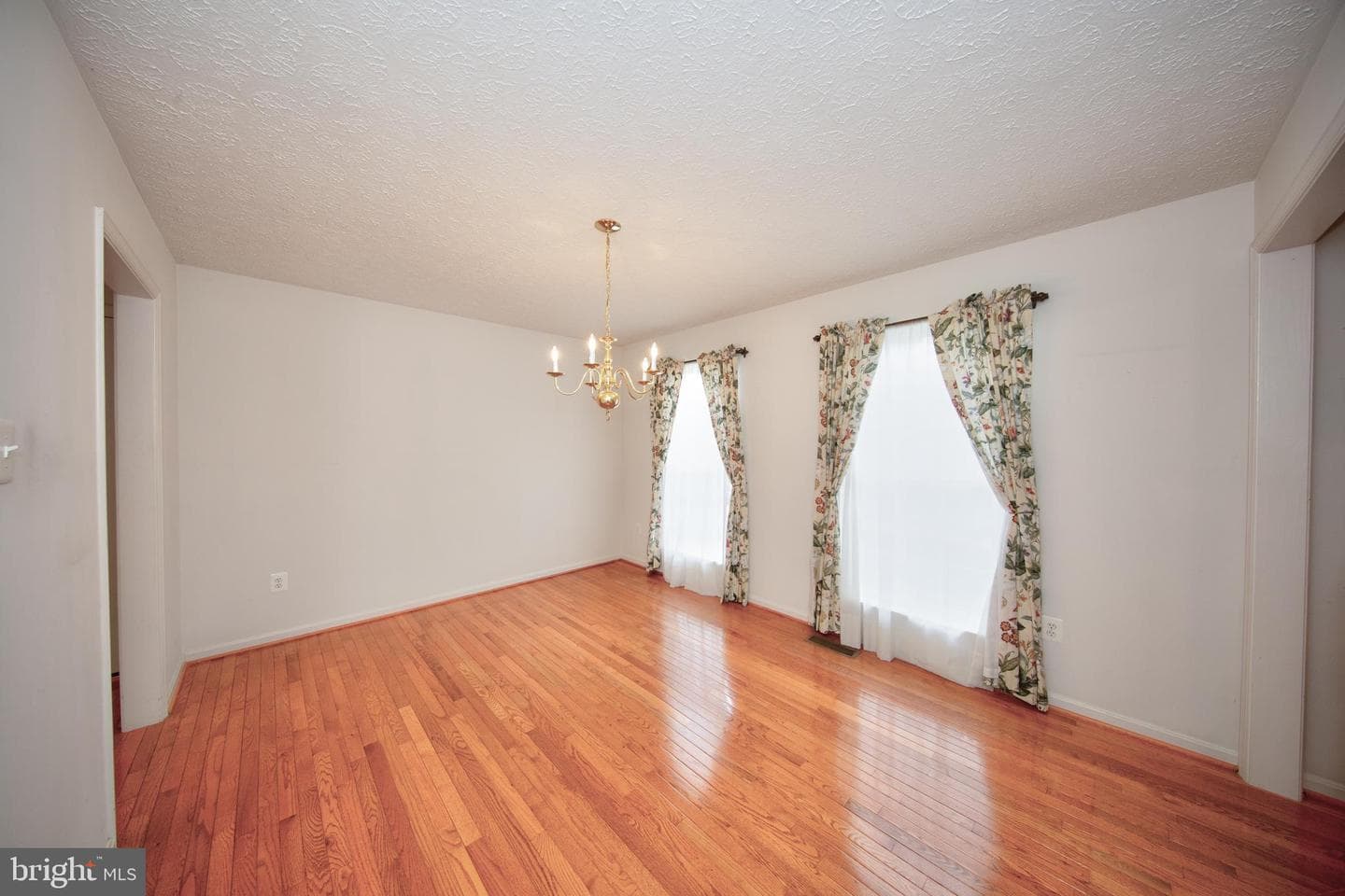 567 Beards Hill Road photo 11