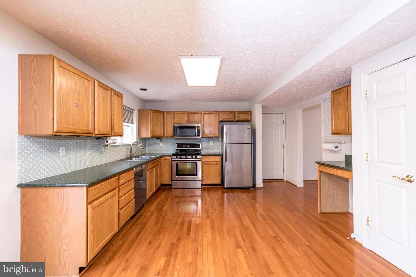 567 Beards Hill Road photo 13