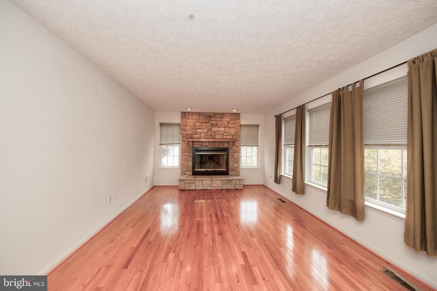 567 Beards Hill Road photo 17