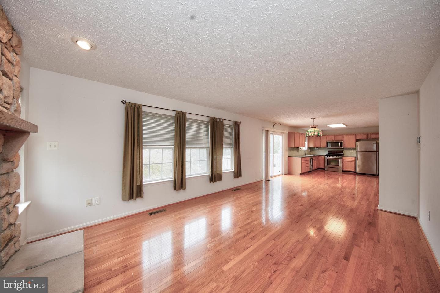 567 Beards Hill Road photo 18