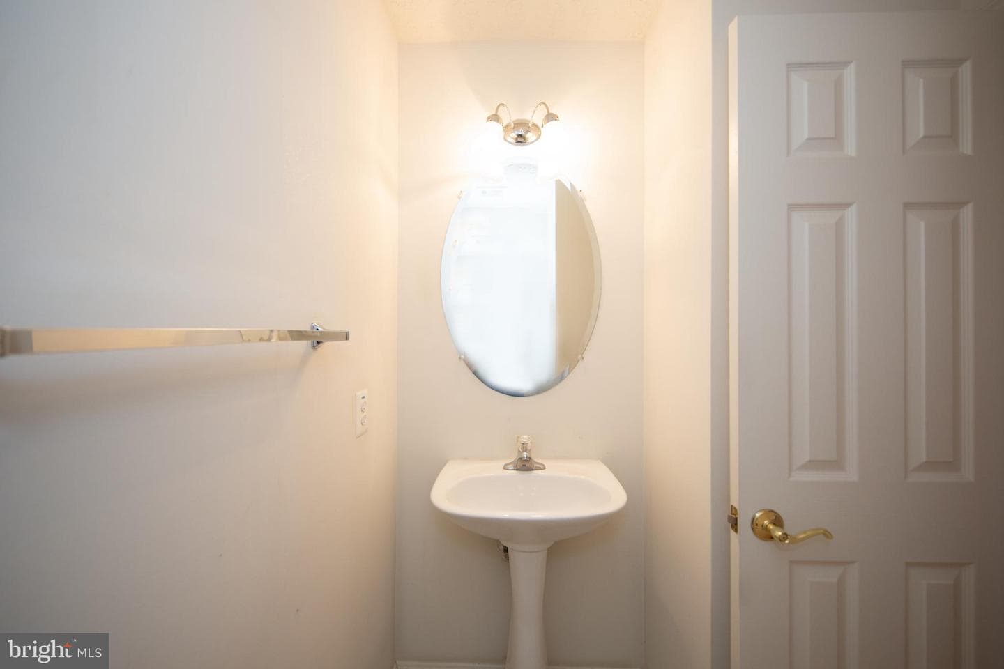 567 Beards Hill Road photo 19