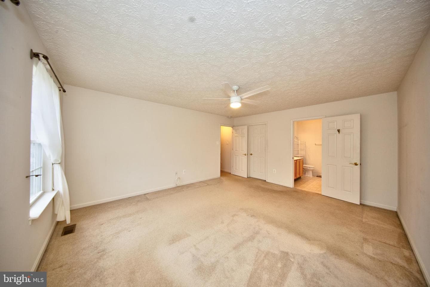 567 Beards Hill Road photo 21