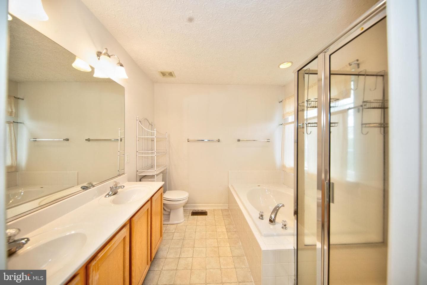 567 Beards Hill Road photo 23