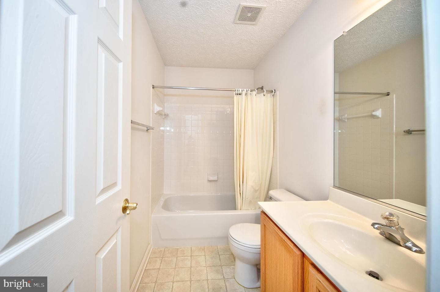 567 Beards Hill Road photo 26