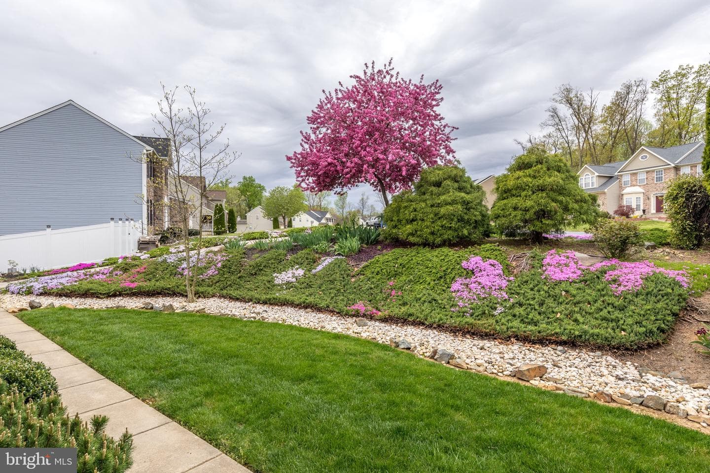 567 Beards Hill Road photo 3
