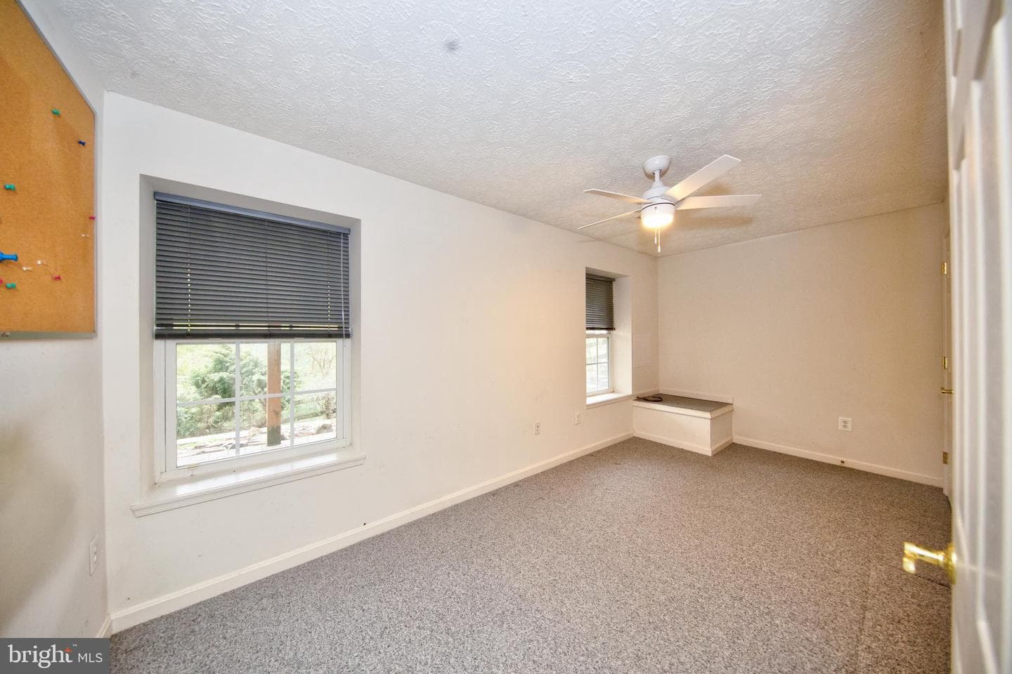 567 Beards Hill Road photo 31
