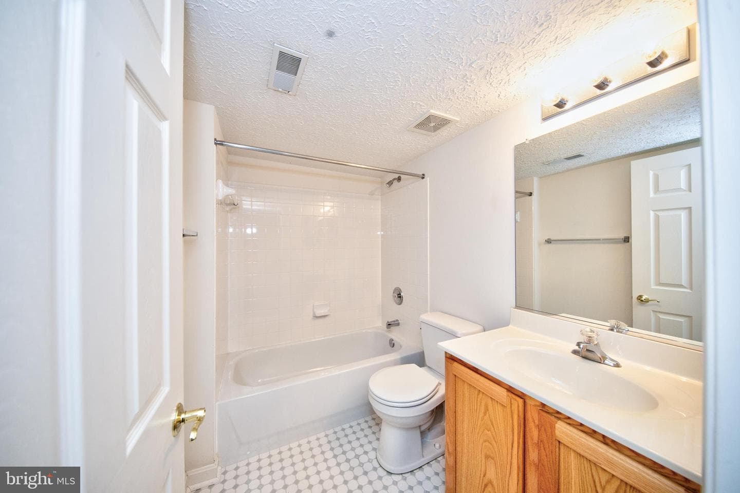 567 Beards Hill Road photo 32