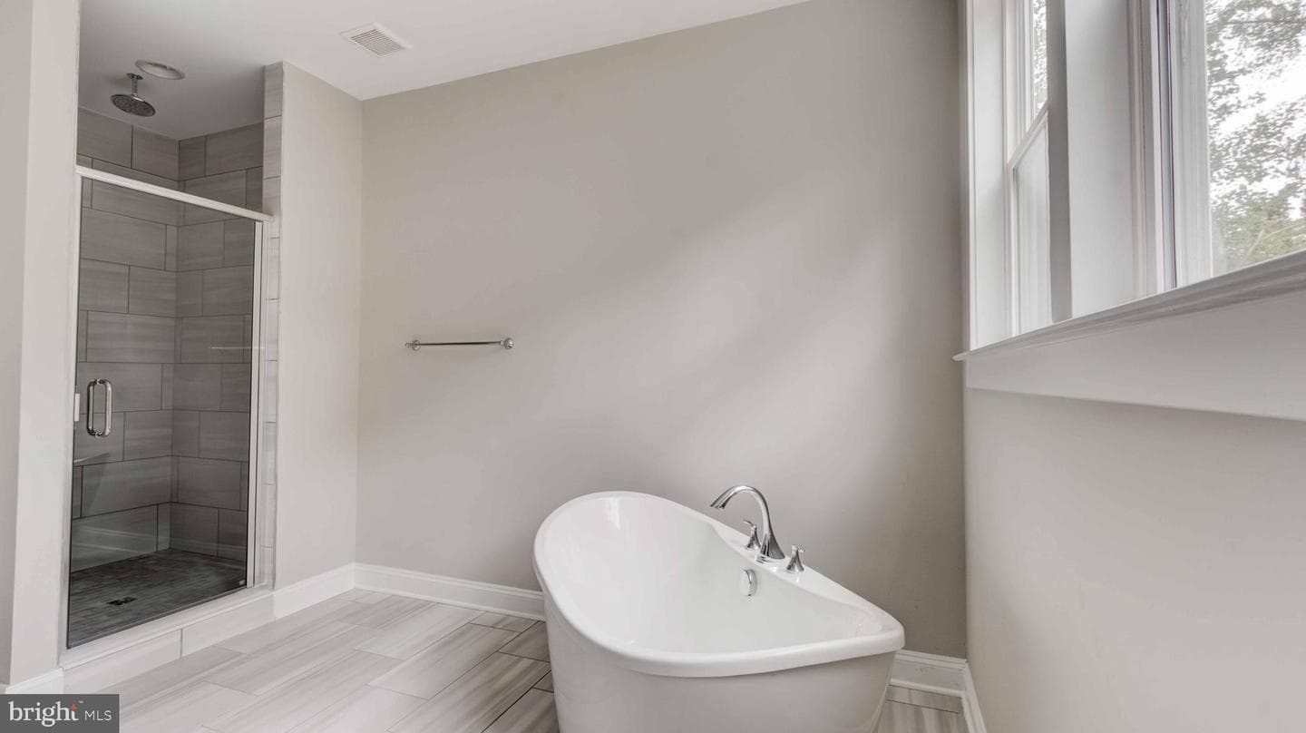 615 Loring Avenue photo 28