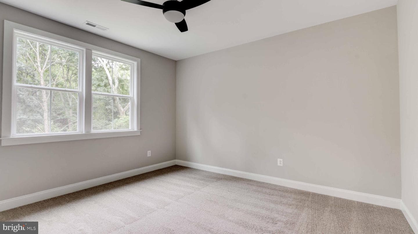 615 Loring Avenue photo 31
