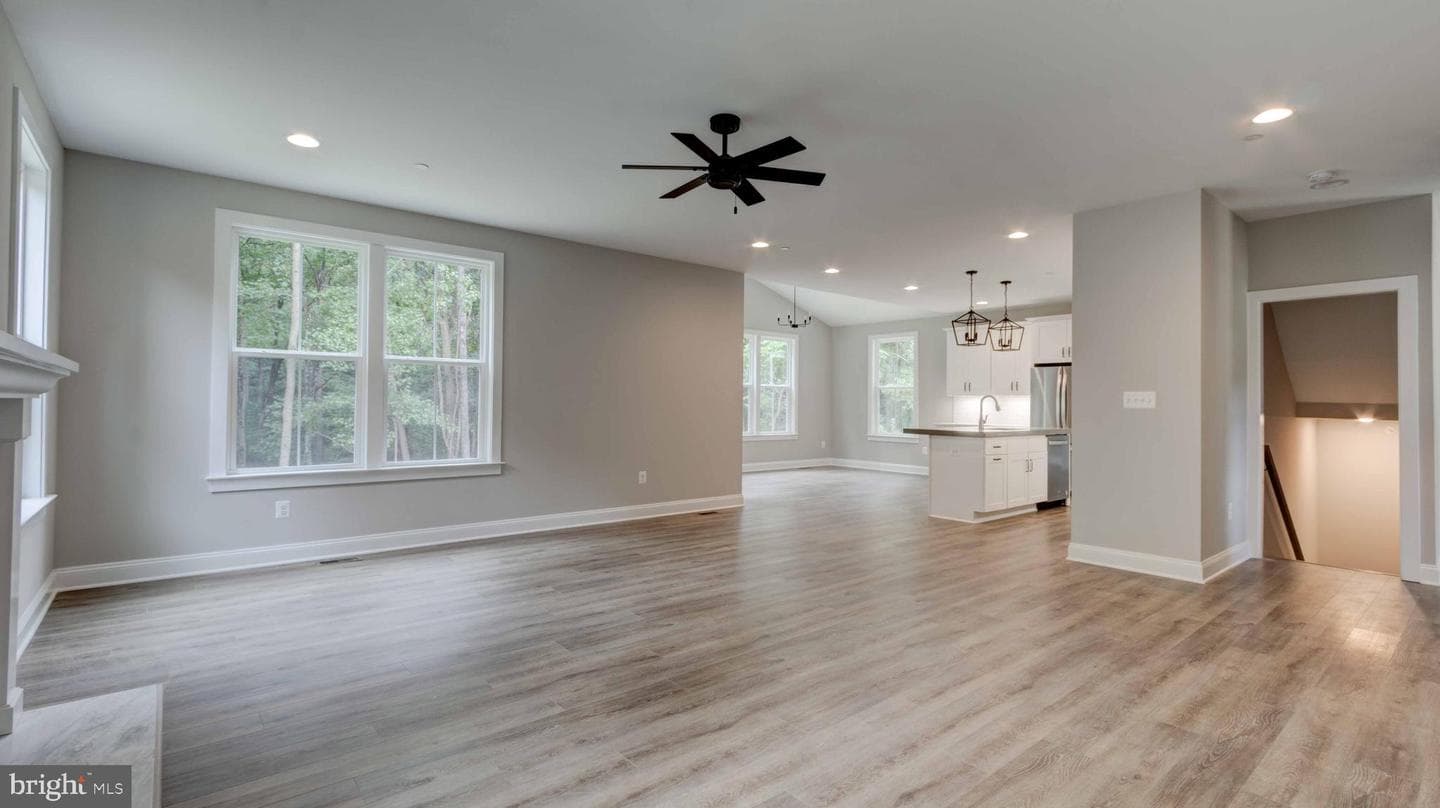 615 Loring Avenue photo 6
