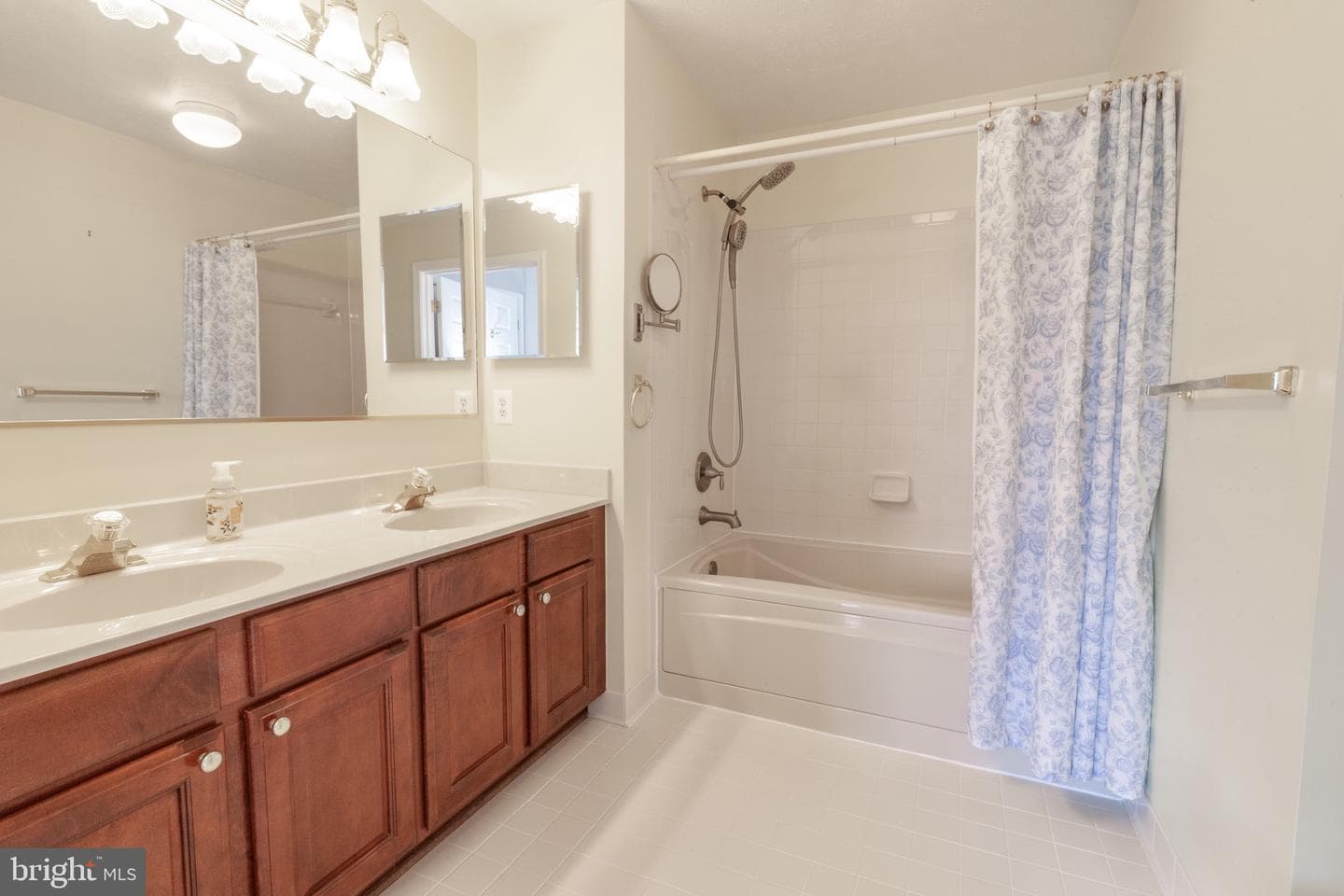 303 Willrich Circle #j photo 24