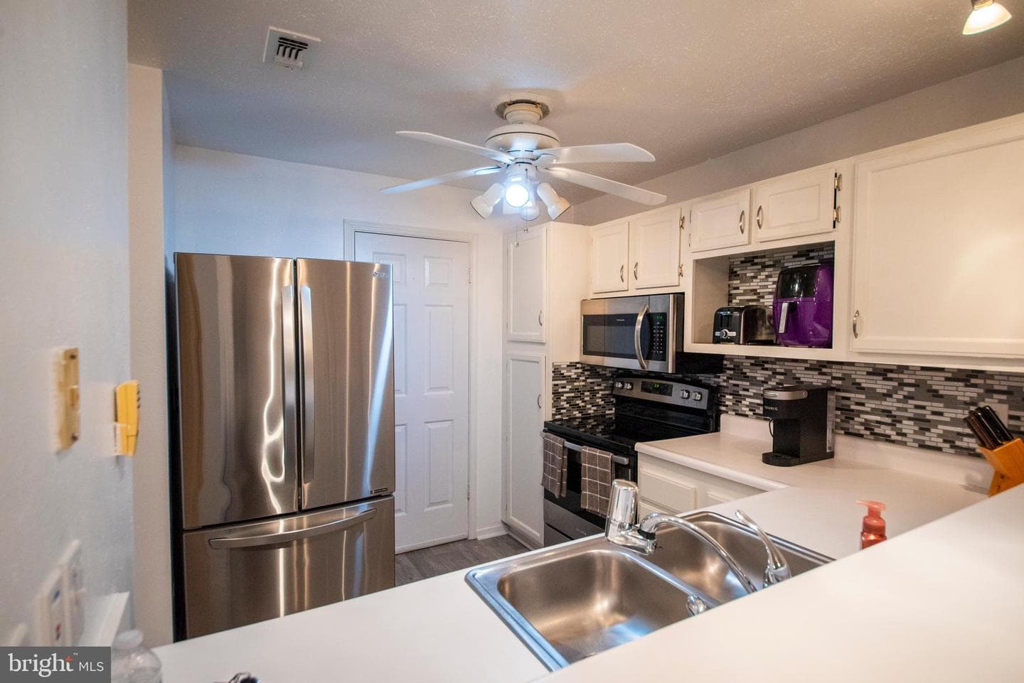 203 Yorkshire Way #203-J photo 4
