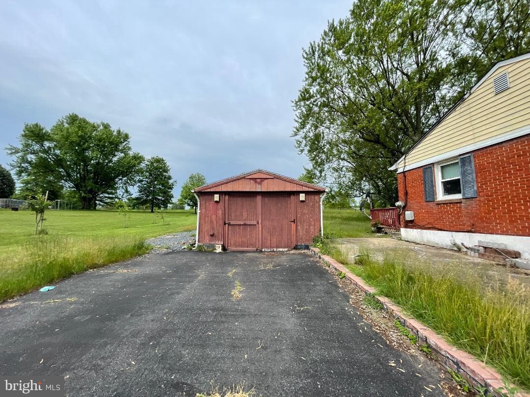710 Earlton Road photo 25