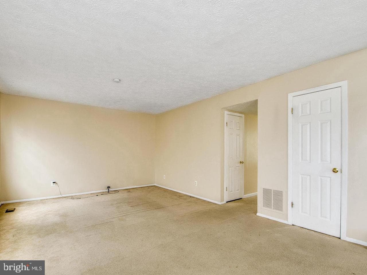 401 Liberty Court photo 14