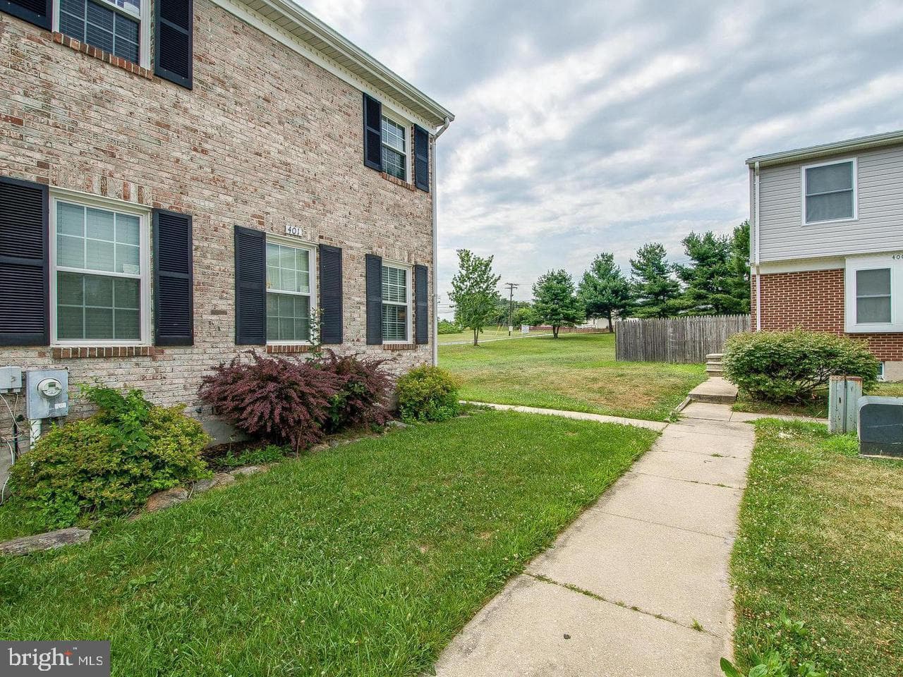 401 Liberty Court photo 2
