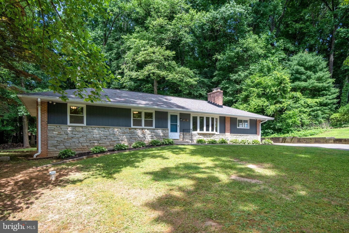 400 Stoney Terrace photo 2
