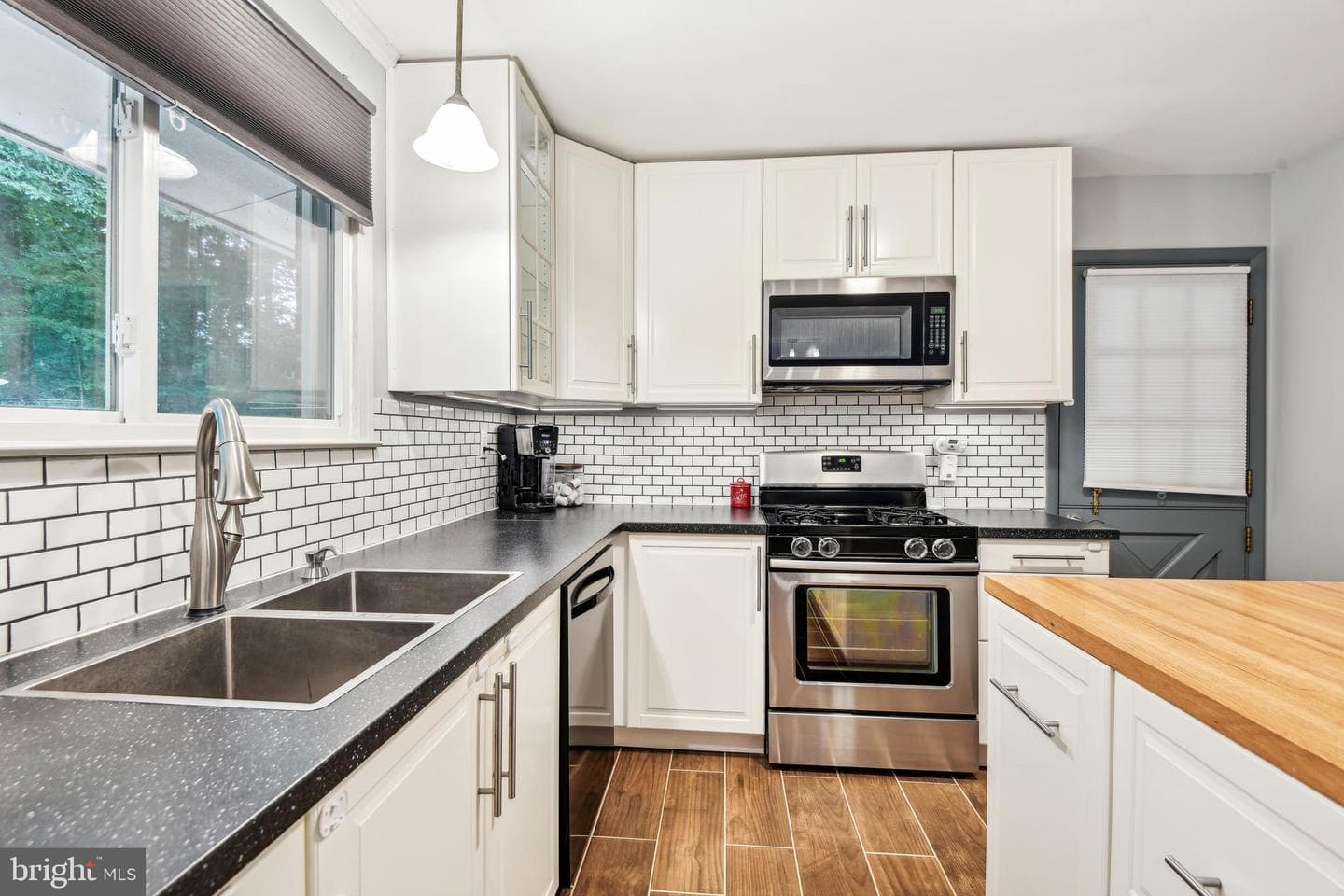 400 Stoney Terrace photo 9