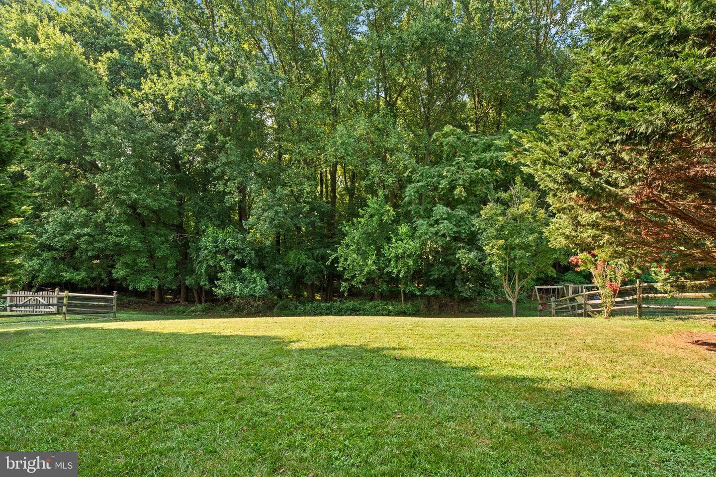 519 Inglewood Road photo 43