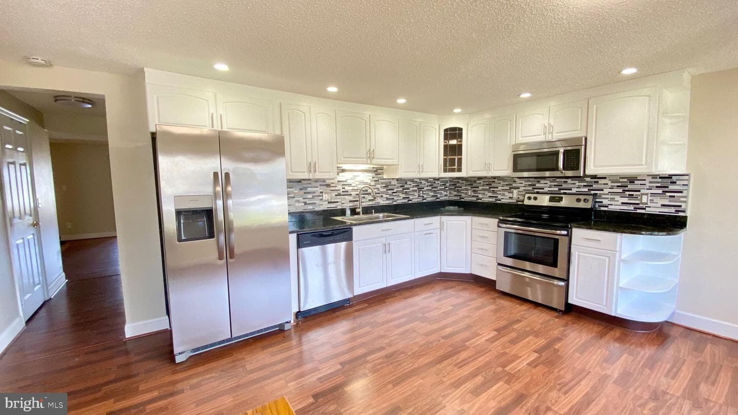 109 Ravenswood Court photo 2