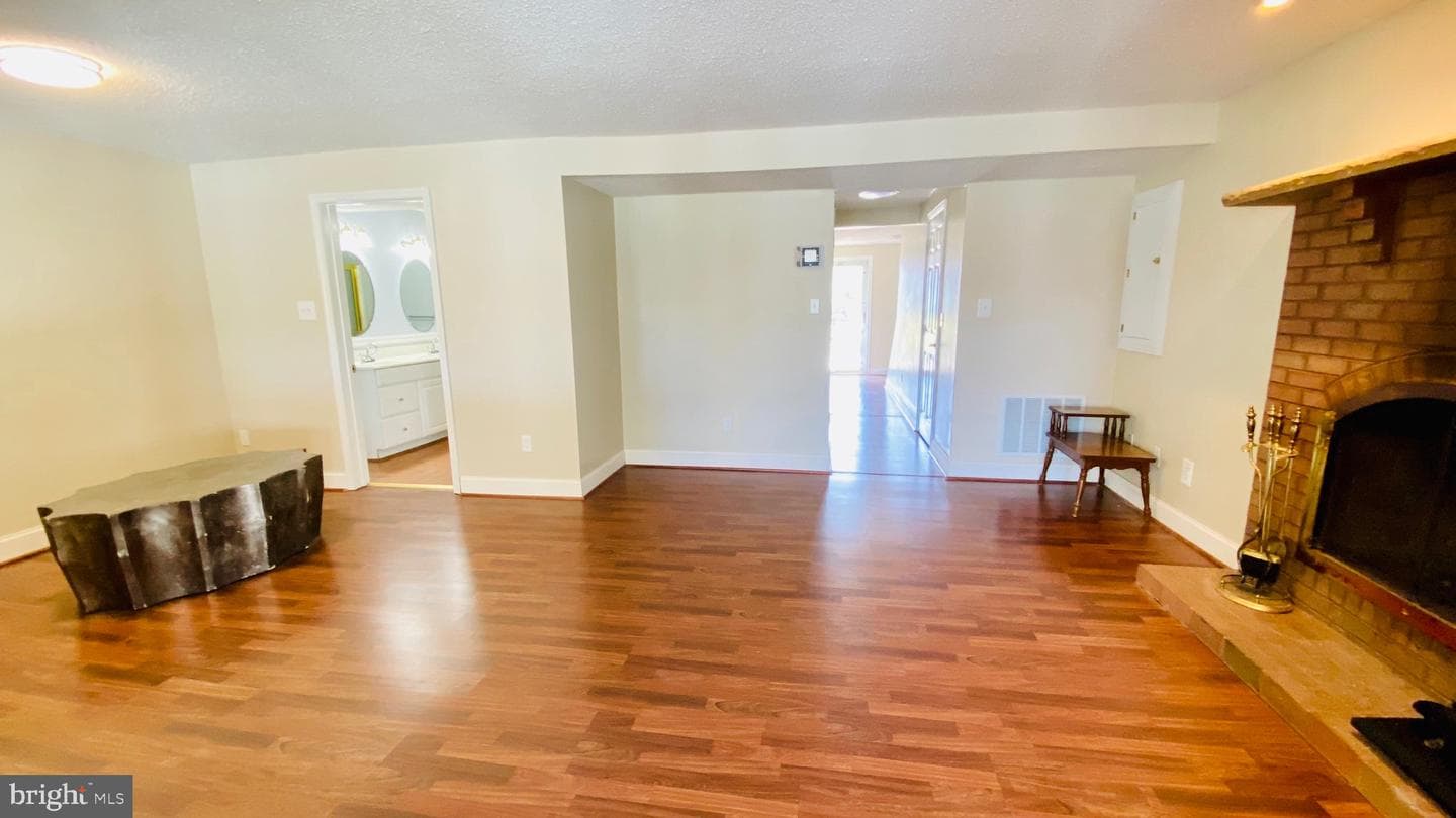 109 Ravenswood Court photo 5