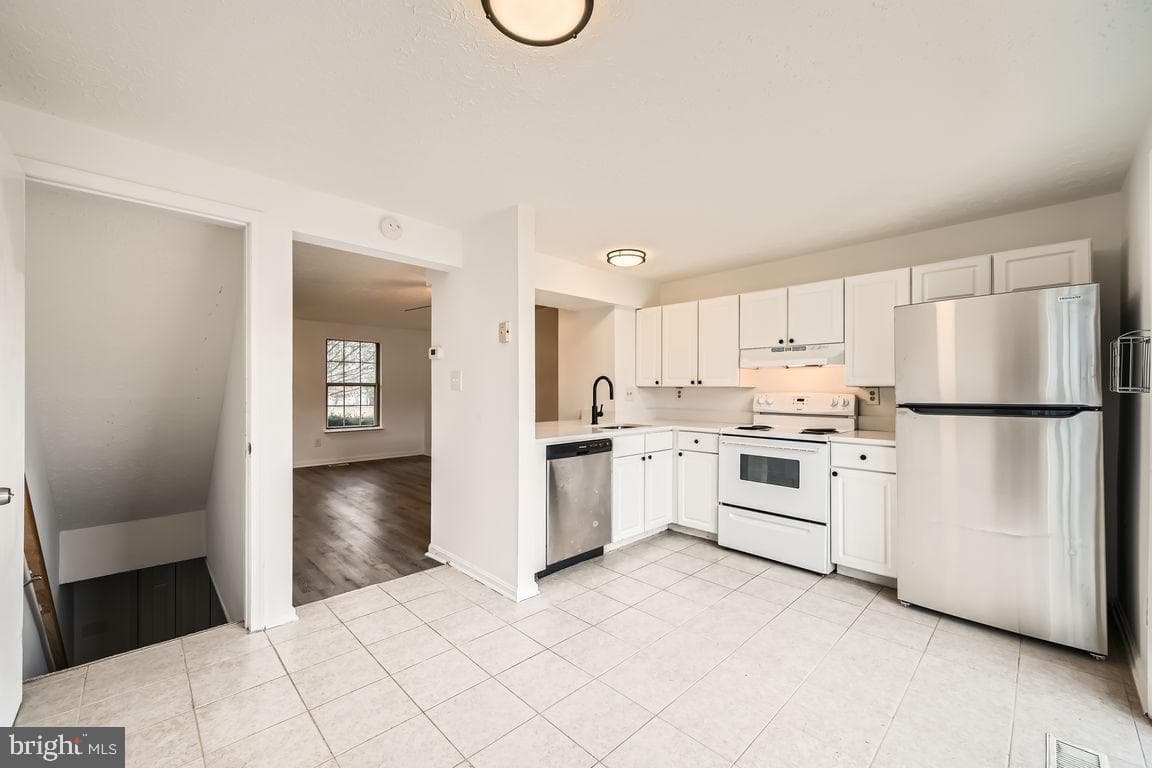 127 Laurel Valley Court photo 9