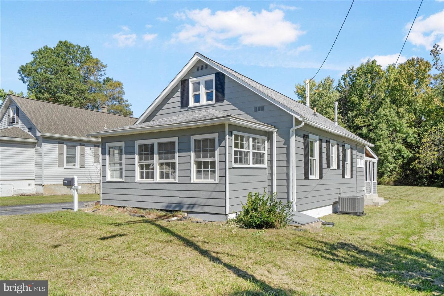 101 Oak Street photo 2