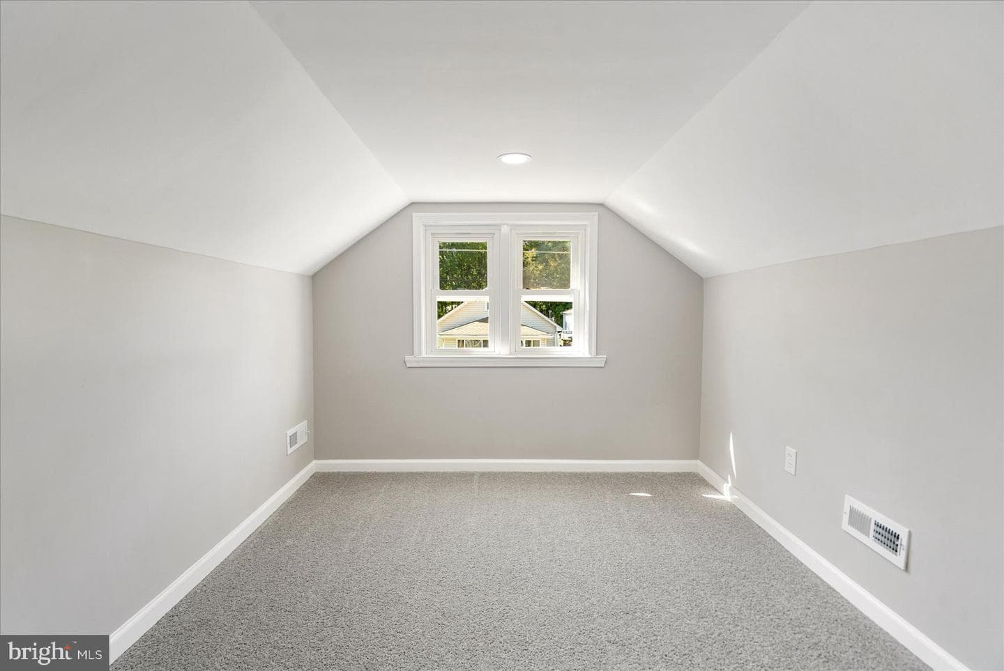101 Oak Street photo 22