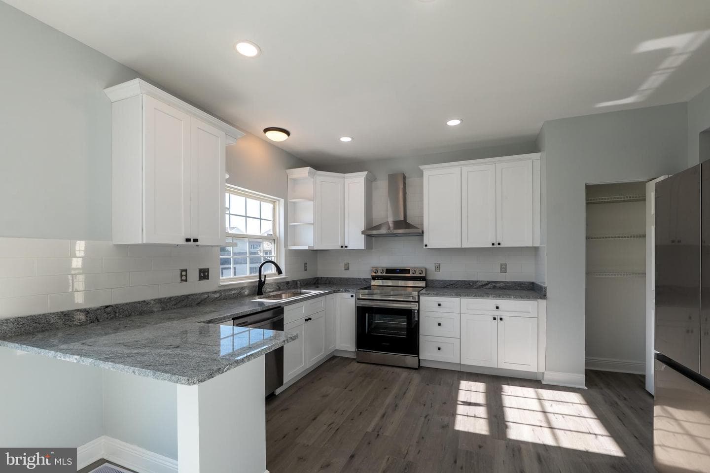 306 Caspian Court photo 12