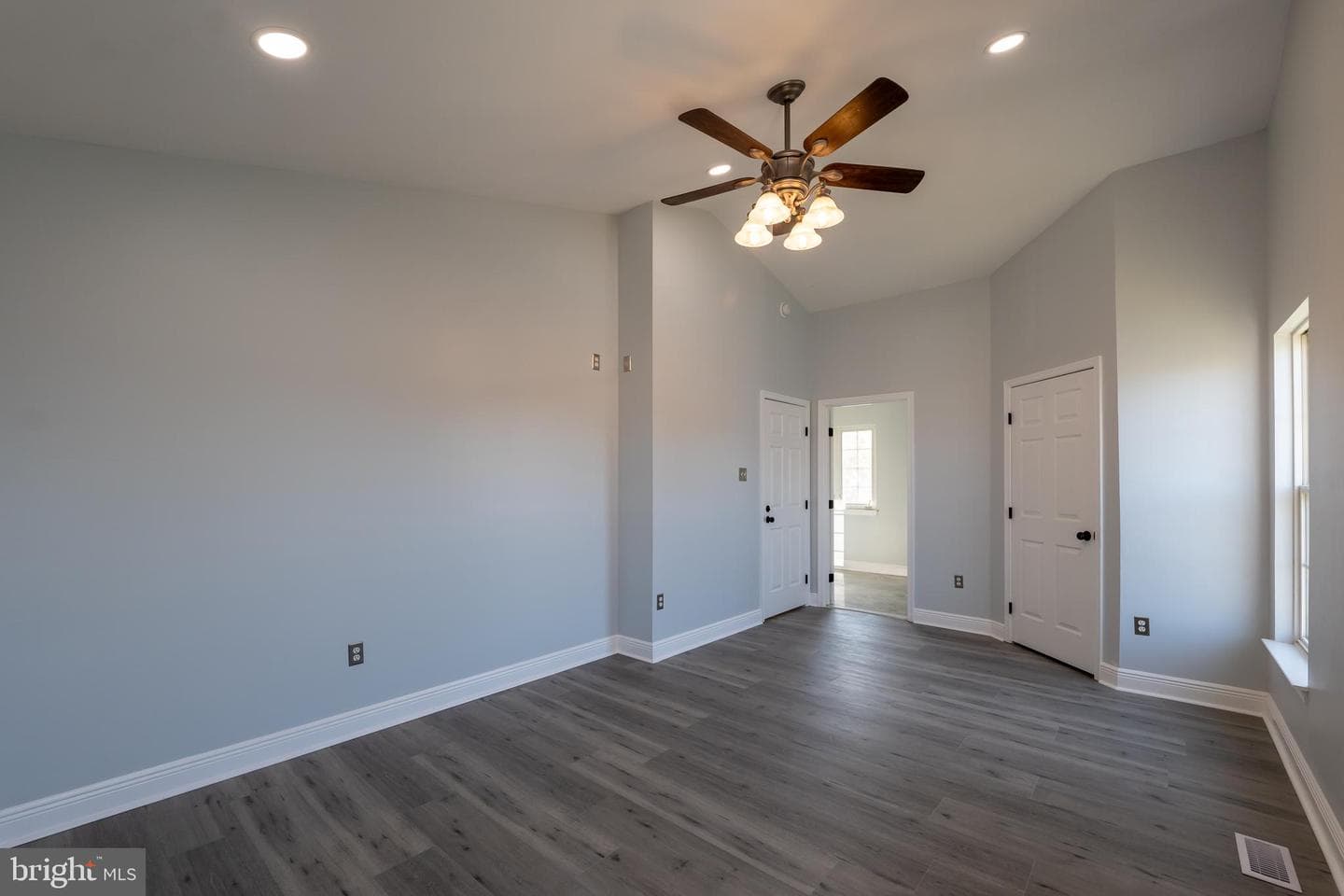 306 Caspian Court photo 24
