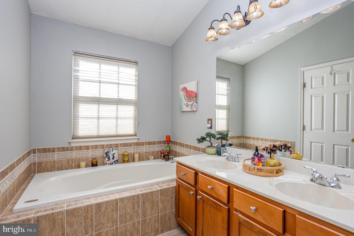 323 Kestrel Drive photo 18