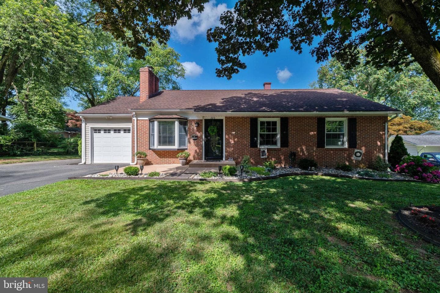 220 E Belcrest Road photo 1
