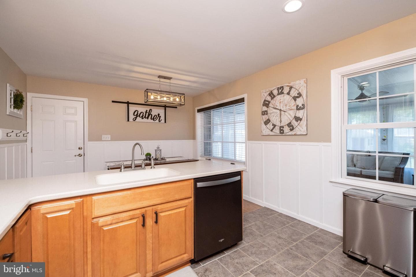 220 E Belcrest Road photo 15