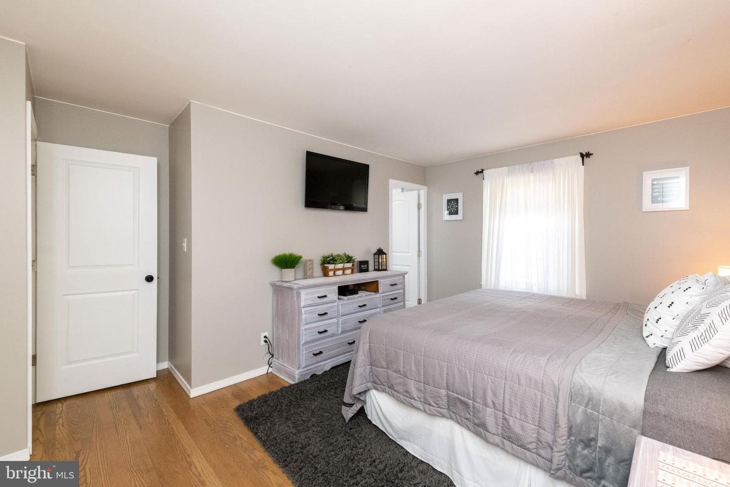 220 E Belcrest Road photo 18