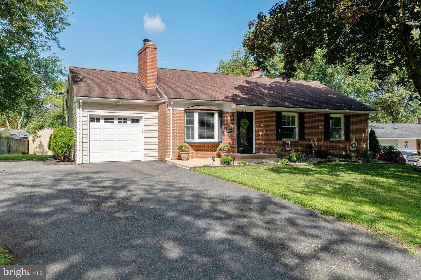 220 E Belcrest Road photo 2