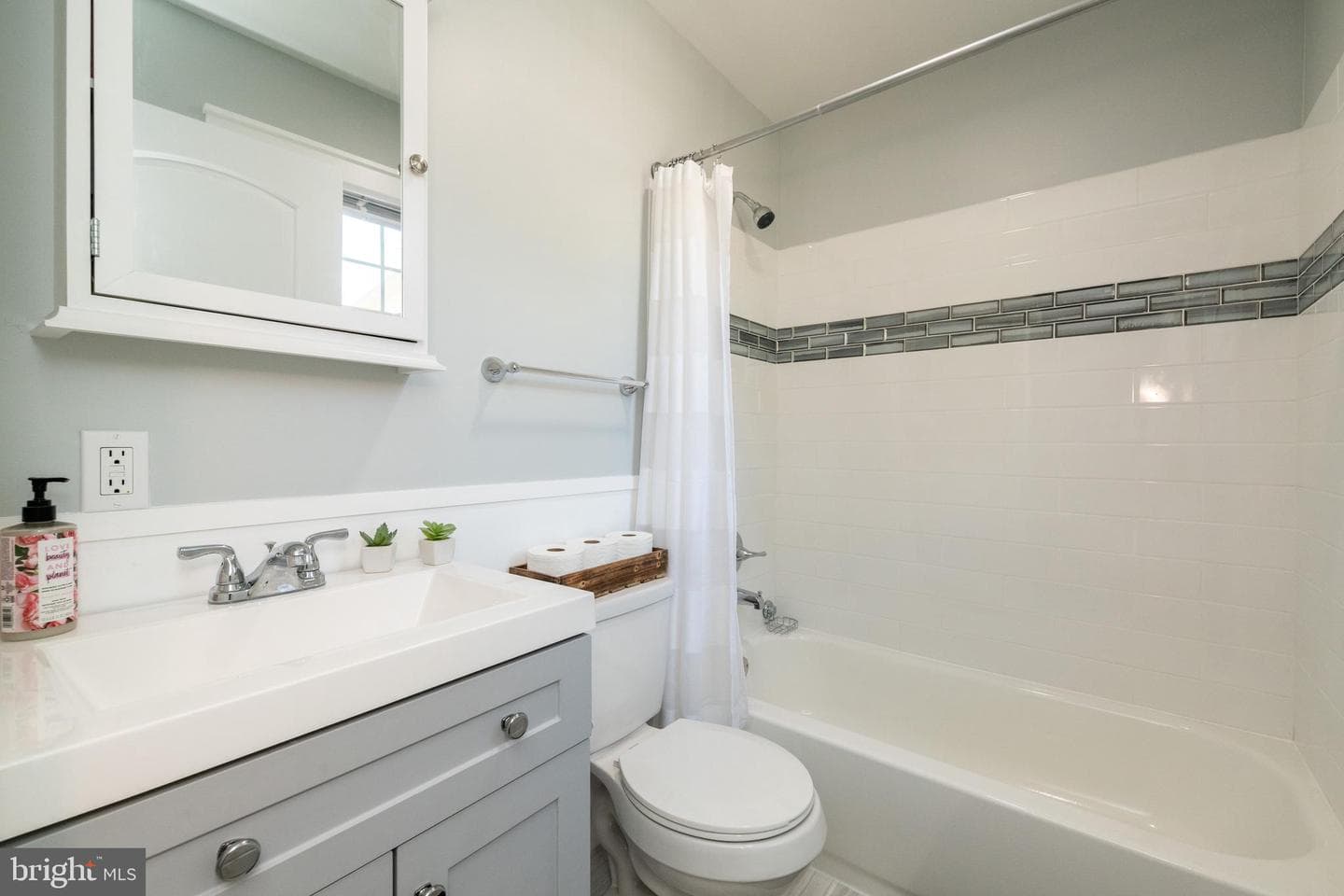 220 E Belcrest Road photo 20