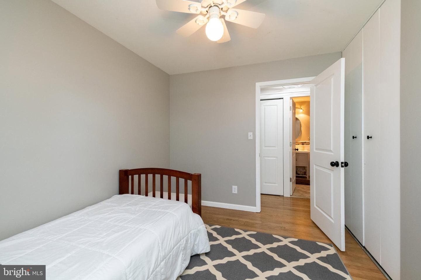 220 E Belcrest Road photo 25
