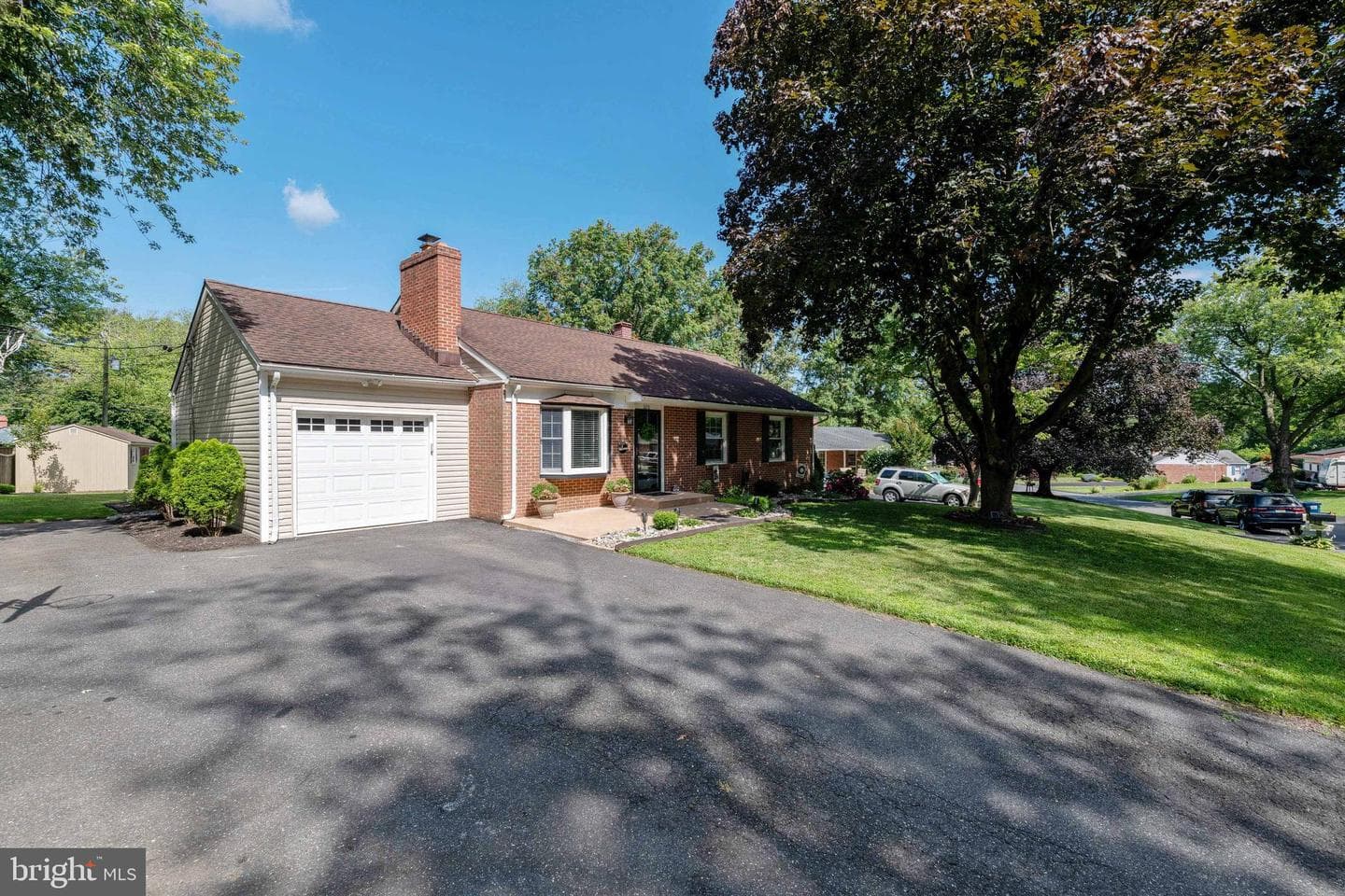 220 E Belcrest Road photo 3