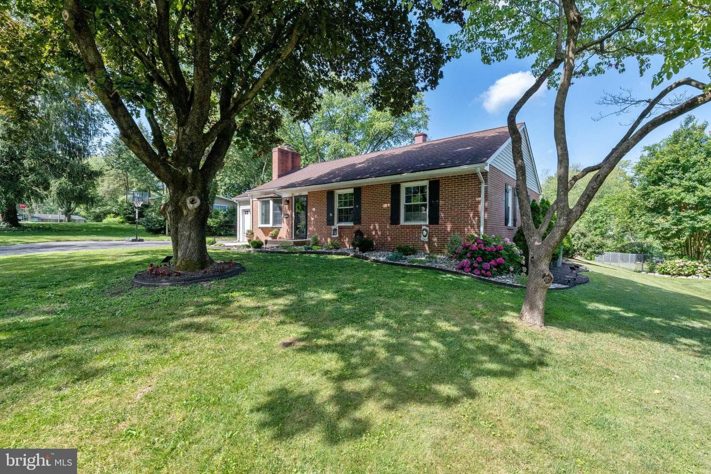 220 E Belcrest Road photo 4