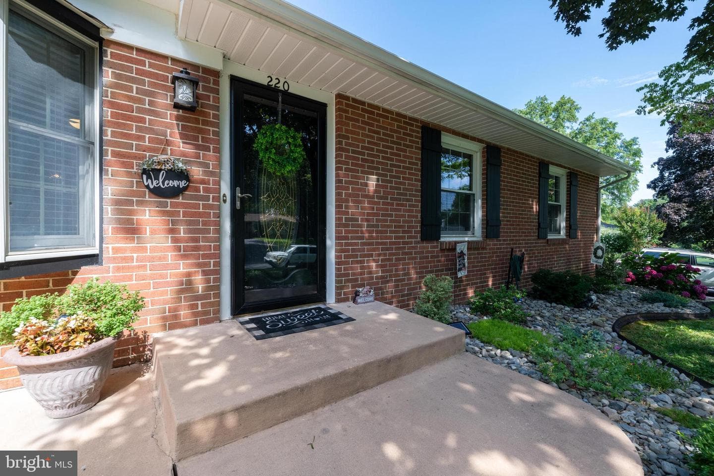 220 E Belcrest Road photo 5