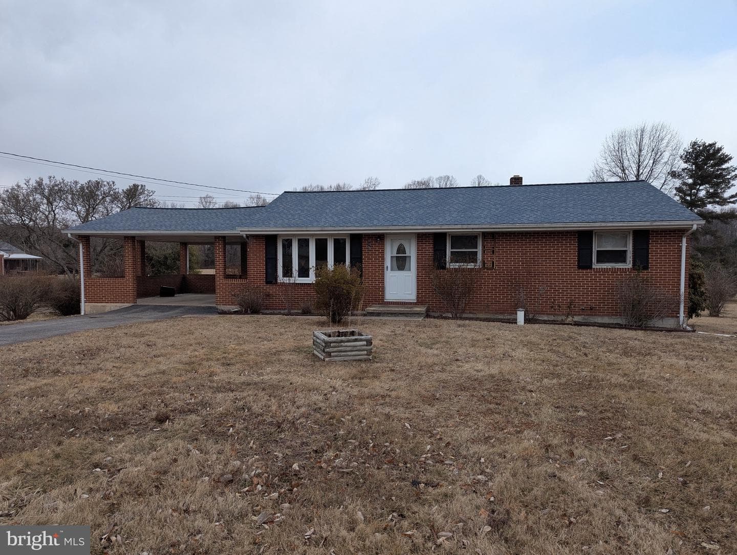 919 Luke Street photo 11