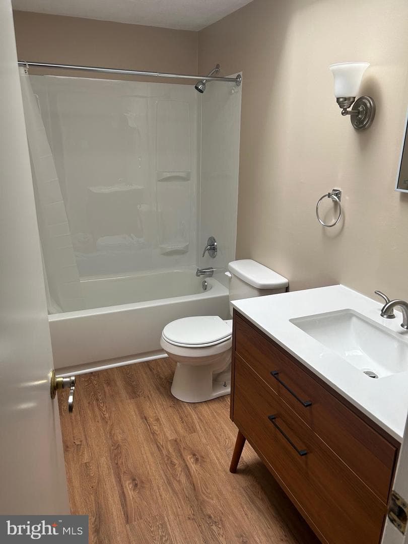 235 Melrose Court photo 8