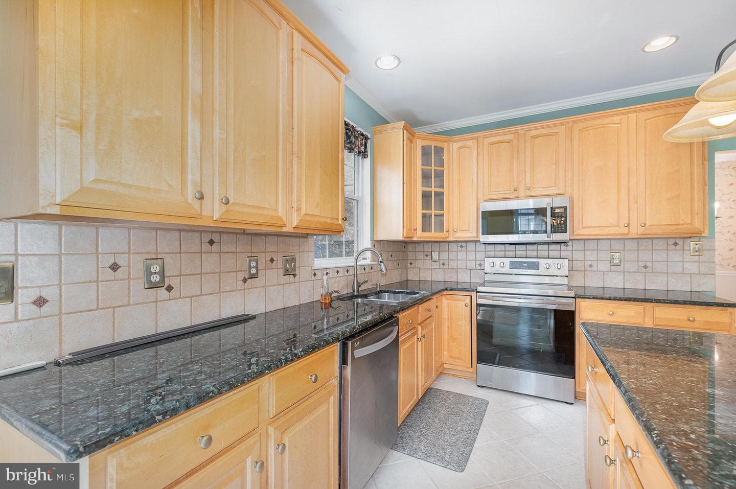 704 Greenglade Court photo 11