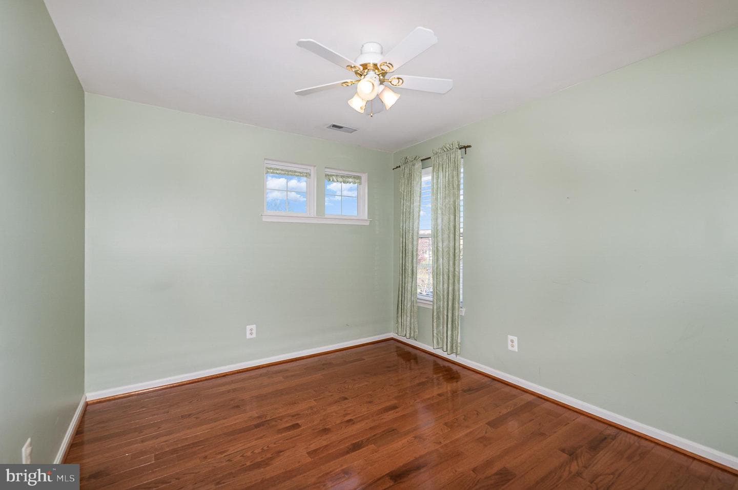 704 Greenglade Court photo 30