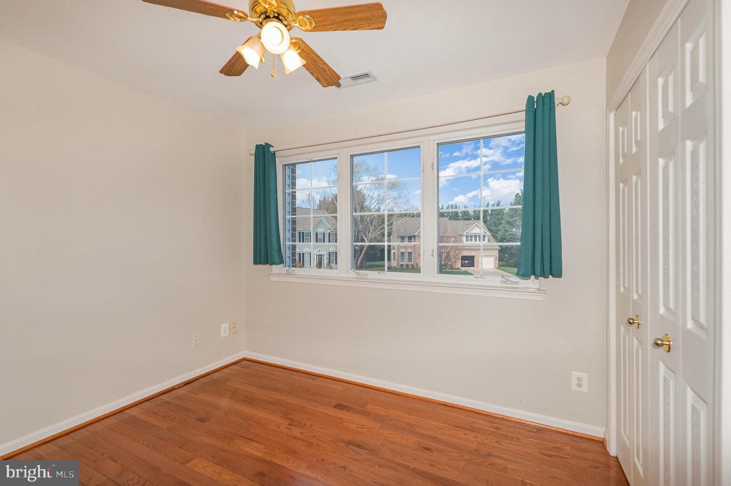 704 Greenglade Court photo 33