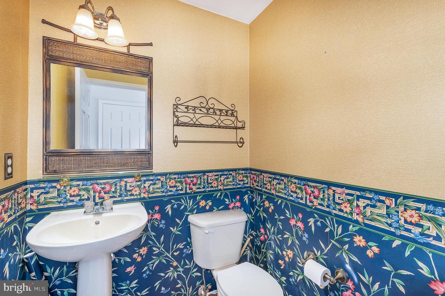 704 Greenglade Court photo 7
