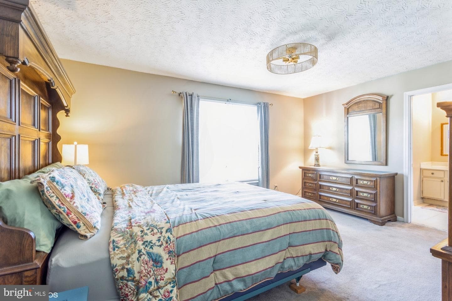 660 Kildonan Court photo 13