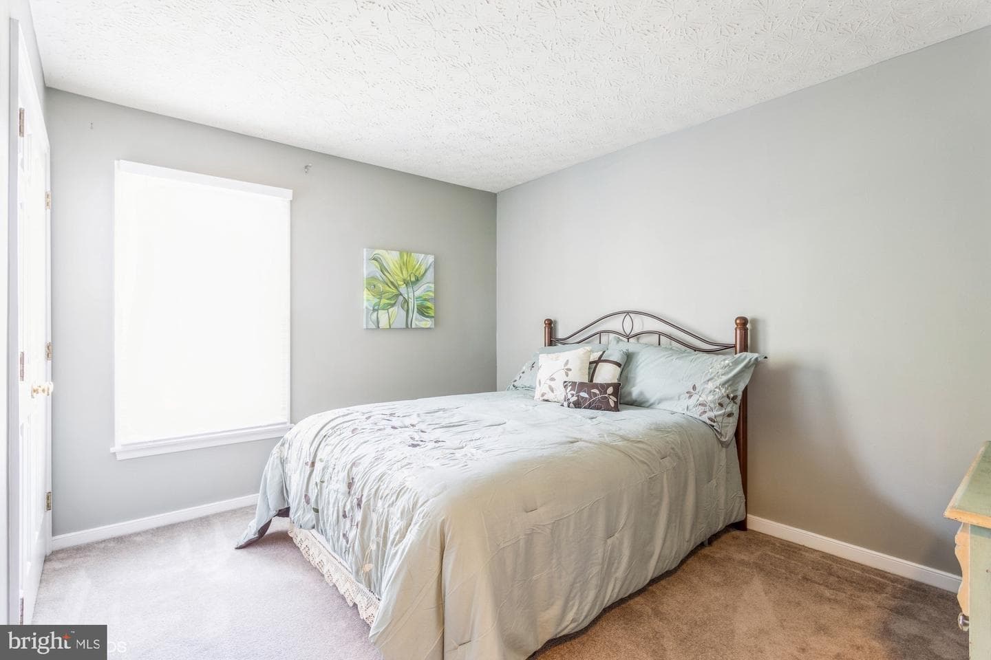 660 Kildonan Court photo 16