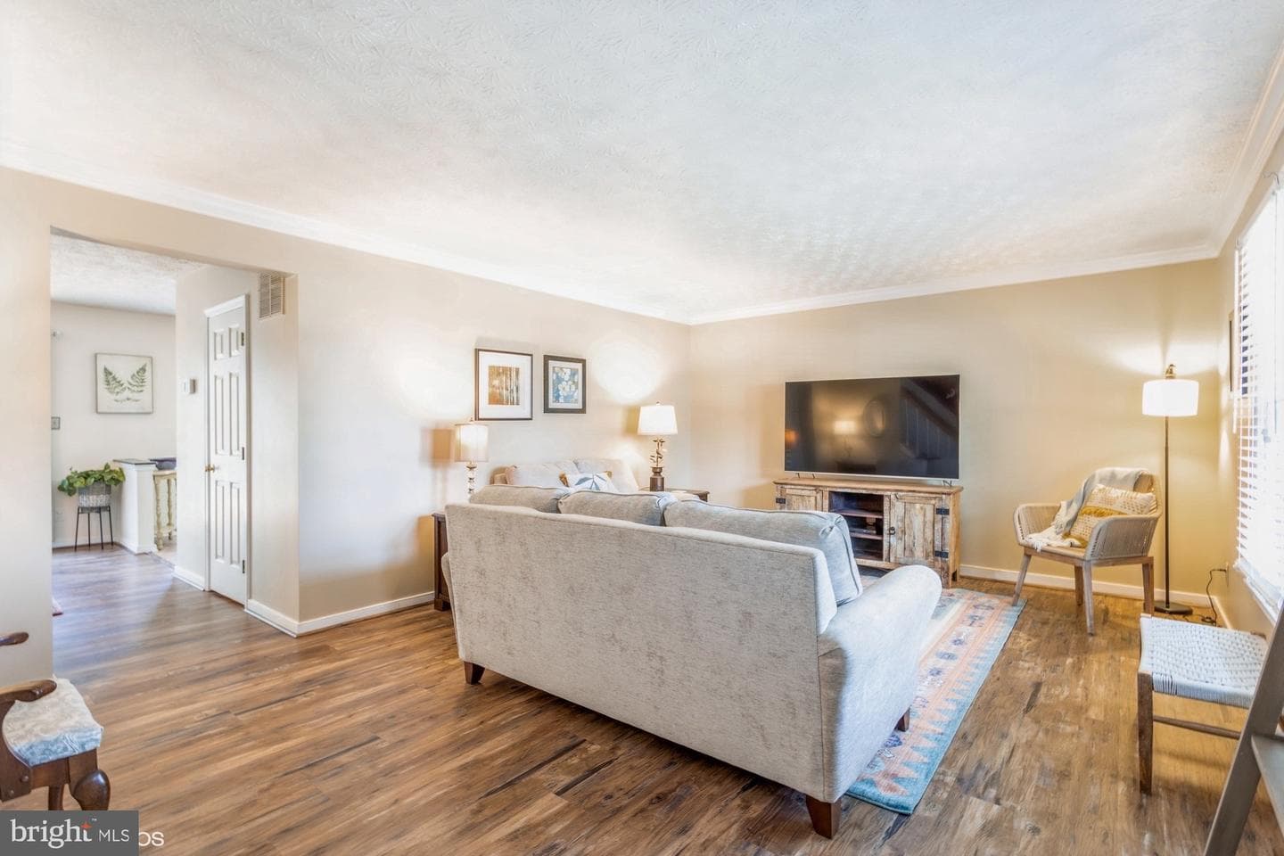 660 Kildonan Court photo 2