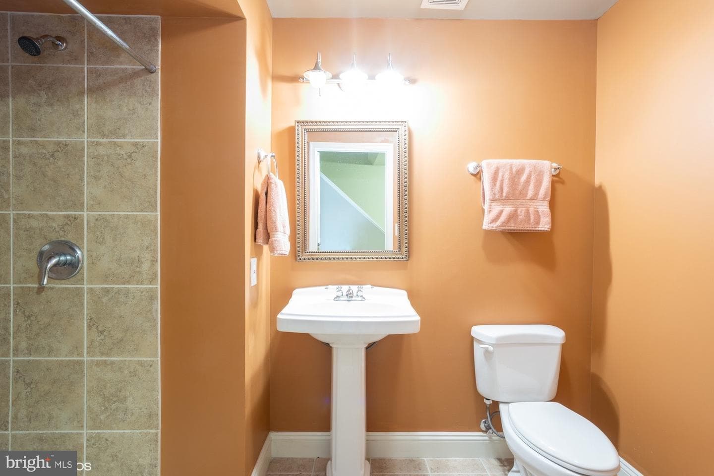 660 Kildonan Court photo 26