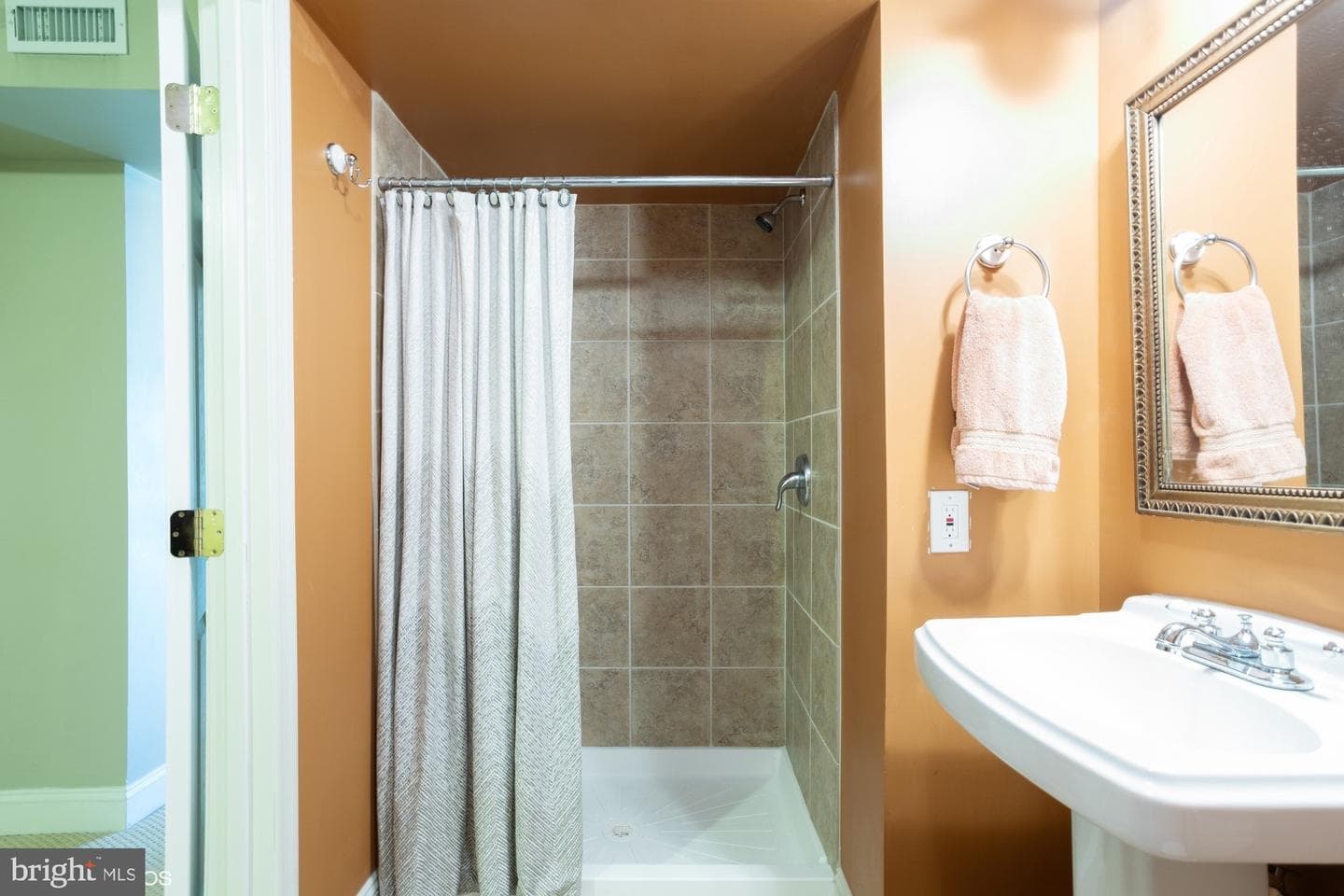 660 Kildonan Court photo 27
